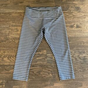 🖤3/$10 Striped workout capris